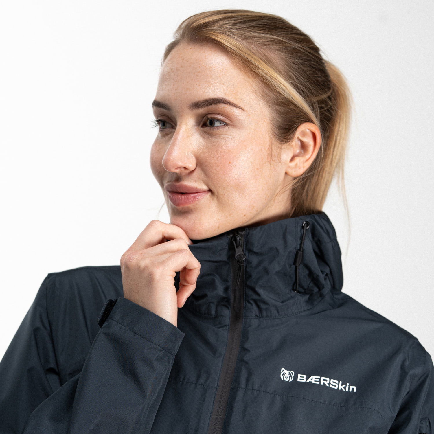 bs-rain-jacket-2-women-image-navy-04.jpg